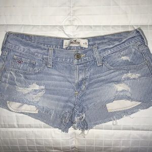 Hollister Size 7 Destroyed Low Rise Short-Shorts